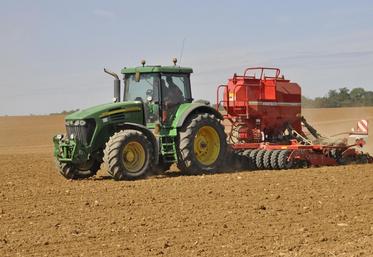 Un semis de colza avec un apport localisé de phosphore.(photo : Laurent Jung)
