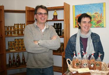 François Hamette et son épouse, Anne, au milieu de leurs douceurs sucrées seine-et-marnaises (Archive).