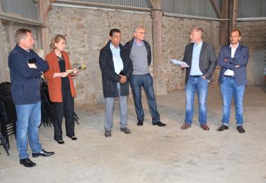 A Auvernaux (Essonne), le 2 août. Le président de la FNSEA, Xavier Beulin est venu à la rencontre des agriculteurs franciliens. 