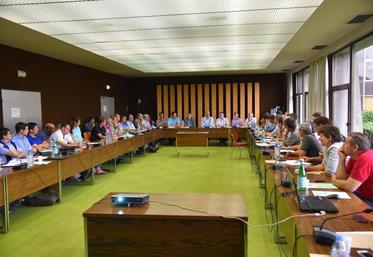 Le Mée-sur-Seine, vendredi 5 août. Un conseil extraordinaire de crise commun à la FDSEA 77 et aux JA 77 s’est tenu alors que l’agriculture seine-et-marnaise est en situation de crise après une moisson catastrophique.