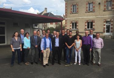 Le 22 septembre, à Savigny-sur-Braye. Les signataires du plan avicole 2016-2019.