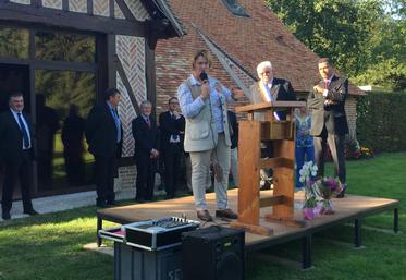 Le 24 septembre, à Vernou-en-Sologne. Blandine Terrier a reçu la Légion d’honneur des mains de Xavier Beulin, président de la FNSEA. 
