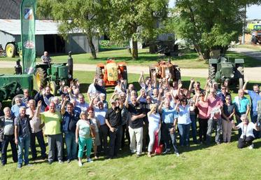 Le 24 septembre, à Terminiers. Les membres de quatre clubs de passionnés de tracteurs anciens se sont réunis pour la première fois.