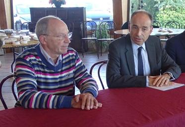 Saint-Siméon, samedi 1er octobre. A l’issue de la visite des installations de la Société fromagère de la Brie, Jean-François Copé a longuement
échangé avec Pierre Bobin. 