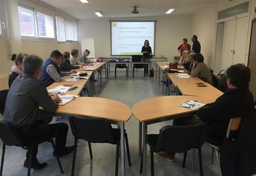 A Saint-Arnoult (Yvelines), le 17 novembre. La chambre d’Agriculture d’Ile-de-France a organisé une réunion sur la cessation d’activité et la transmission d’exploitation.