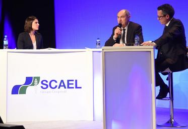 Le 30 novembre, à Chartres. Le groupe coopératif Scael, présidé par Philippe Voyet (au c.) et dirigé par Cédric Burg (à d.), a organisé sa réunion d’information sans faire l’impasse sur la crise agricole.