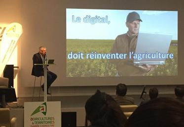 Le 16 décembre, à l’auditorium du Crédit Agricole, à Blois. Hervé Pillaud a animé une conférence-débat intitulée « Le numérique, révolution ou évolution ? ».