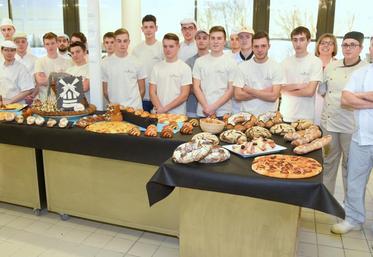 Le 17 janvier, à Chartres. Ensemble, les élèves du bac pro CGEA de La Saussaye et ceux du brevet professionnel de boulanger du CFAI de Chartres, ont fabriqué toutes sortes de spécialités boulangères.