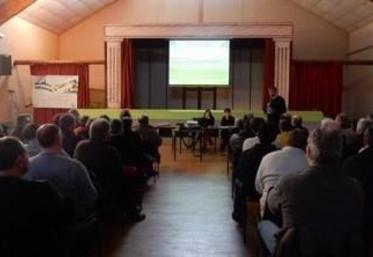 Agriculteurs, élus, associations, habitants de la Communauté de Communes des Collines du Perche, se sont réunis, vendredi 20 janvier, pour dialoguer au sujet du PLUi en cours.