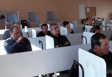 Une cinquantaine de jurés ont dégusté les 150 échantillons du concours départemental des vins de Loir-et-Cher, les 14 et 16 février à Noyers-sur-Cher.