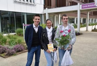 Brie-Comte-Robert, mardi 25 avril. Les trois meilleurs en reconnaissance des végétaux de la classe de terminale bac professionnel en productions horticoles.
