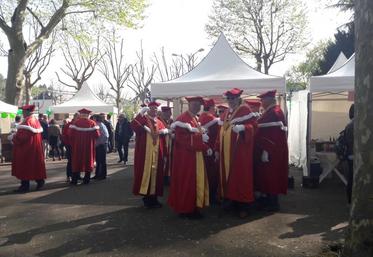 Le 22 avril dernier, les vignerons de Chinon ont fêté les dix ans des « Vignerons de Chinon » ainsi que les 80 ans de leur appellation.