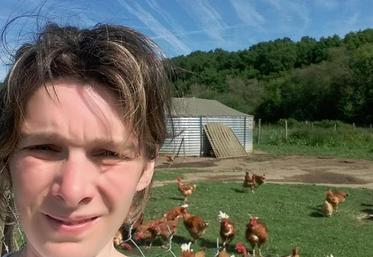 Adèle Champdavoine produit des volailles fermières et des légumes à la ferme du Couetron à Arville.