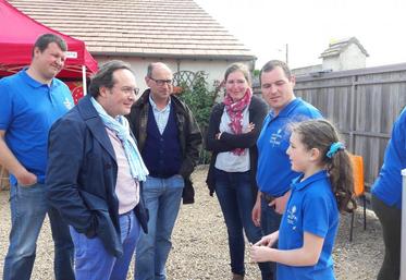 Thomas Robin (élu chambre)
Pierre Bedier (Président du CD Yvelines),
Luc Janottin (vice-président de la CAIF),
Stéphanie, Damien Vanhalst et leur fille. 

