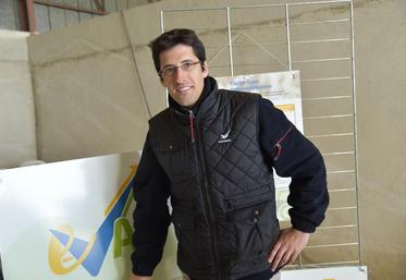 Moisenay, mardi 6 juin. Hugues, Desmet, responsable collecte chez Valfrance présente l’outil qu’il lance, E-val.