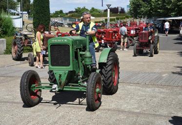 Le 24 juin, à Chartres. Les défilés des tracteurs du plan Marshall ont rythmé la biennale qui leur était consacrée par le Compa.