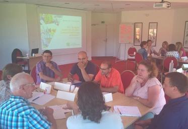 Une quinzaine de personnes des services de remplacement de la région se sont rassemblées les 15 et 16 juin dans les locaux du Zoo Parc de Beauval. 