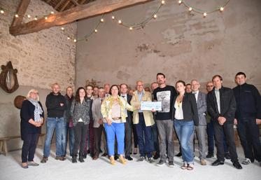 Château-Landon, vendredi 30 juin. Les jeunes agriculteurs des cantons du sud Seine-et-Marne ont reçu de Crédit agricole une aide financière pour leur participation au moiss’batt’cross.