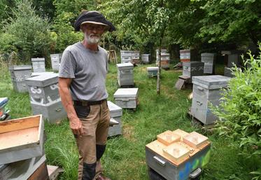 La Chapelle-Rablais, mardi 27 juin. Bernard Lecocq se considère avant tout comme  éleveur, même s’il produit du miel.