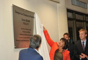 La cérémonie s’est achevée par l’inauguration d’une plaque commémorative, en hommage à Xavier Beulin. Le campus porte désormais son nom.