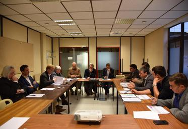 FDSEA et JA 41 ont rencontré les parlementaires de Loir-et-Cher et le président du conseil départemental pour un tour d’horizon des préoccupations actuelles du monde agricole.
