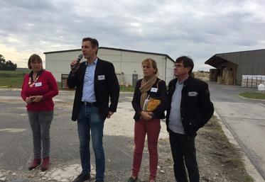 Aulnoy, vendredi 20 septembre. Corinne Heusèle, Franck Barbier, Anne-Marie et Patrick Nuyttens accueillent, producteurs et fondateurs de Planète chanvre, accueillent tous les acteurs de la filière pour leur faire découvrir l’usine.