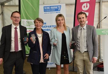 Fontainebleau, vendredi 6 octobre. Représentants de l’ONF, de l’AEV et des conseils départementaux de la Seine-et-Marne et des Yvelines lancent l’application "balade branchée".