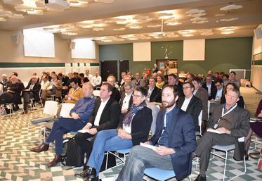 Cély-en-Bière, jeudi 7 décembre. Seconde journée du congrès de la FNAS en présence de représentants de la FNSEA.