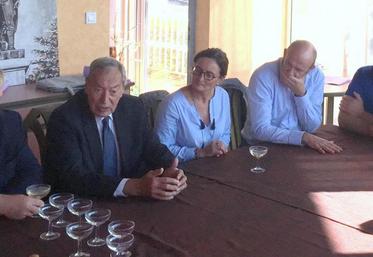 Le 18 octobre, à Lons-le-Saunier (Jura). La délégation eurélienne a été reçue par le maire de la ville, Jacques Pélissard (au c.).