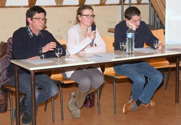 Le 16 novembre, à Thiron-Gardais. La soirée de la MSA a permis à trois agriculteurs de témoigner sur la façon dont ils géraient leur emploi du temps : Jean-Luc Debray, Brigitte Boivin et Cyril Girard (de g. à d.).