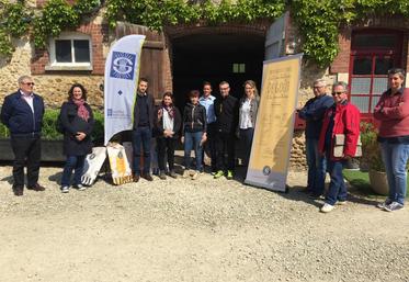 À Orsonville (Yvelines), le 17 mai. Une dizaine d’agriculteurs a participé à la visite Diversification de la chambre d’Agriculture sur la production de blé tracé pour la filière Baguépi, une marque du groupe Soufflet.