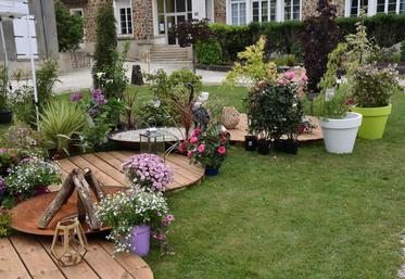 Chailly-en-Brie, mercredi 23 mai. Accueil fleuri à l’établissement de La Bretonnière grâce à l’implication des apprentis en bac professionnel.