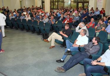 Le 5 juin, à Châteaudun. Pour sa deuxième réunion de fin de campagne, le premier négoce en ligne Comparateuragricole.com a réuni plus de deux cents agriculteurs.