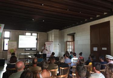Le 26 juillet à Montrichard. Une trentaine de personnes ont participé à la conférence technique «  Bio-protection/bio-controle : diminution des sulfites pendant les vinifications »