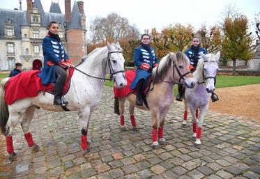 Le 23 novembre, à Maintenon. Des élèves de l’option équitation du LEAP de Nermont (ici Laurine, Naëlle et Romane) ont participé au Fabuleux Noël du château de Maintenon.