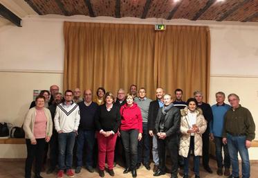 Ferme de la Jonchère à Bussy-Saint-Georges, mardi 18 décembre. Photo de groupe à l’issue de la première assemblée cantonale de la saison, celle de Lagny-sur-Marne.