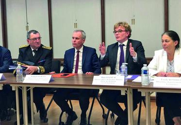 Au centre, François de Rugy et Marc Fesneau ont répondu aux questions des syndicats agricoles.