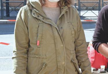 Masque et gants, Pauline Hurtault est équipée pour éviter toute propagation du virus.