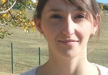 Claire Martin-Monjaret, ingénieur de développement au sein de l’institut technique Terres Inovia : \"Tour de plaine accompagne les producteurs lorsqu\'ils effectuent la visite sanitaire de leurs parcelles de tournesols\".