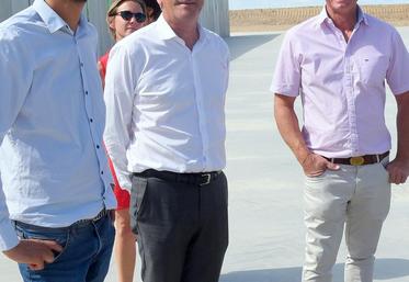 Les exploitants, Adrien Guyard (à g.) et Rémi Baudrin (à d.), dirigent la société BioGaz Beauce.