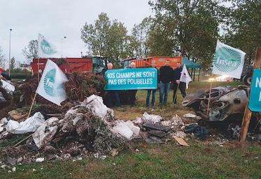 À Limay (Yvelines), les syndicats de Mantes et de Meulan ont fait action commune.