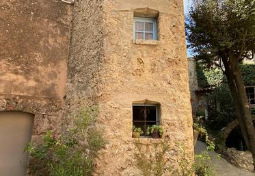 Maison sur trois étages la plus minuscule de France.