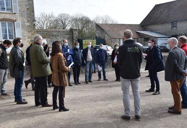 Chenoise, vendredi 26 mars. Les participants à la rencontre dans l'est du département entre les représentants de la profession agricole et les parlementaires et conseillers départementaux. 