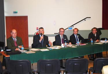 Henry de Balathier (ITB), Pierre Houdmon (ITB) Vincent Laudinat (ITB), Alexandre Pelé (CGB), Julien Ouvre (président de la sucrerie de Souppes sur Loing).