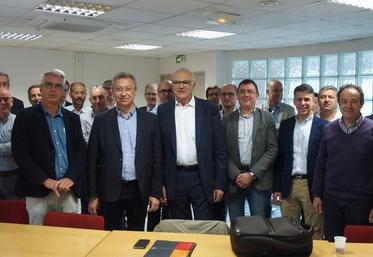 Des responsables syndicaux, des producteurs, des représentants d’organismes stockeurs et des négociants ont participé à la réunion.