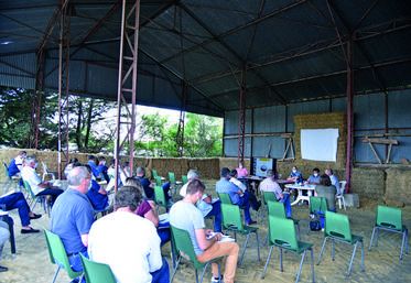 Le 8 juin, à Beauchamps-sur-Huillard. L'assemblée générale de l'Adal 45 s'est tenue sous un hangar.