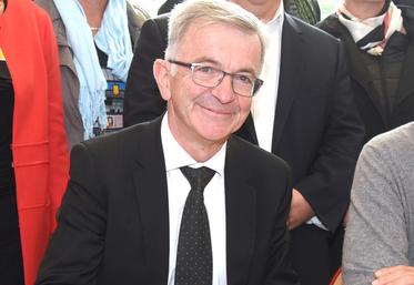 François Bonneau est sorti en tête du scrutin quadrangulaire du second tour des élections régionales avec un peu plus de 39	% des voix. (Archives)