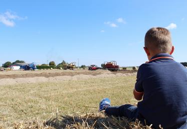 Dimanche 5 septembre 2021, à Marcilly-en Villette. Les Jeunes agriculteurs suscitent des vocations à l'occasion de Terre en fête.