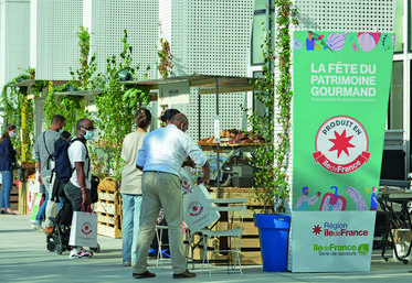 À Saint-Ouen (Seine-Saint-Denis), samedi 18 septembre. La Fête du patrimoine gourmand était installée au pied du siège du conseil régional.