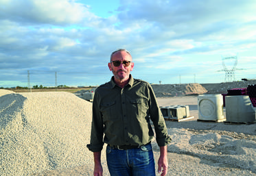 Jérôme Genty, président de Biogaz Mer, surveille de près l'avancement des travaux de l'unité de méthanisation. 